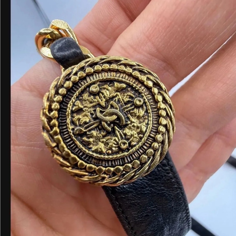 CHANEL Black Leather Belt with Gold Accents vintage - Picture 6 of 8